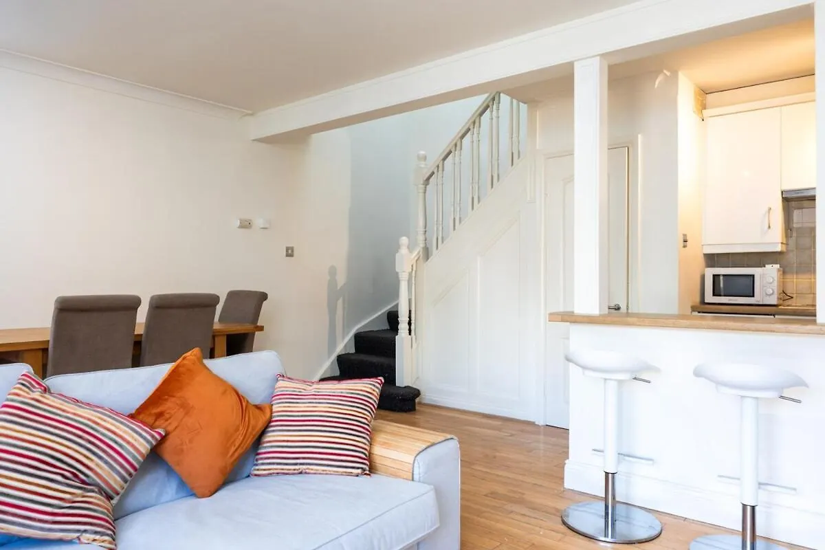 דבלין Spacious 2 Bed House - 20 Min Bus To City Center